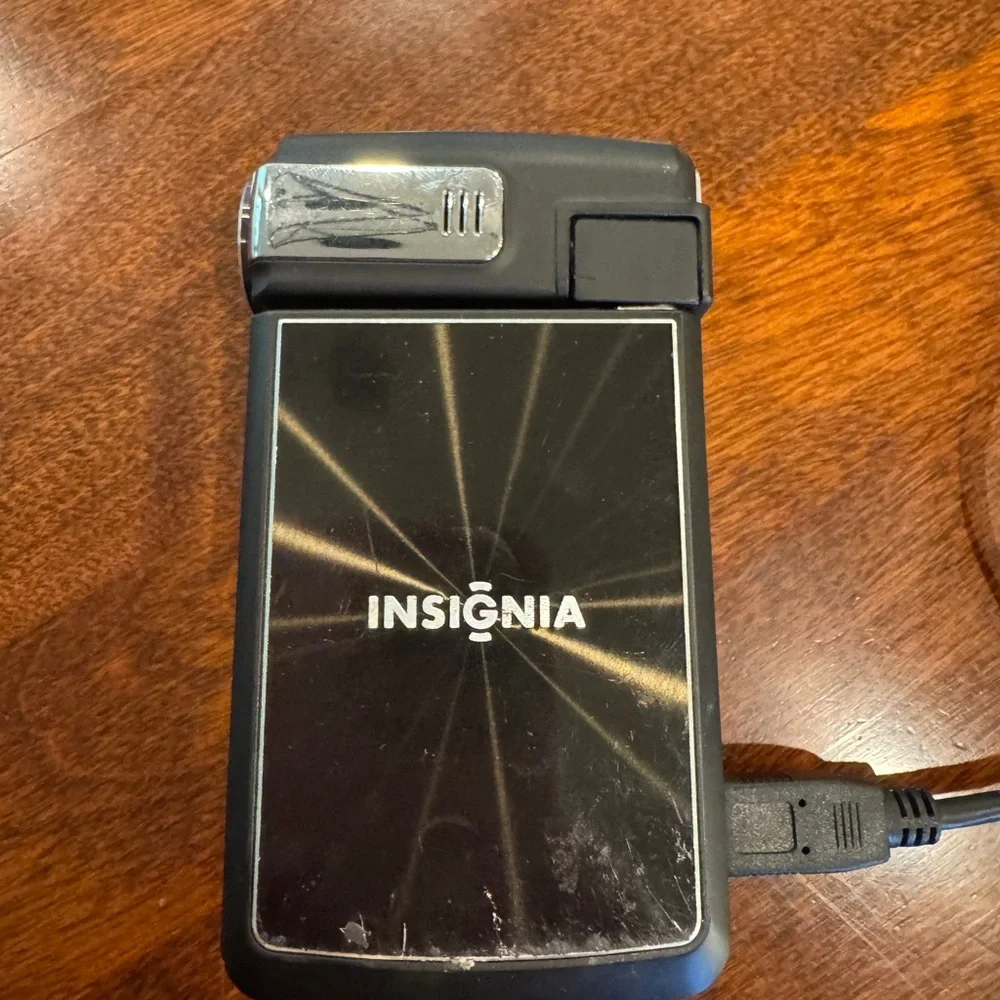 Insignia handheld video camera